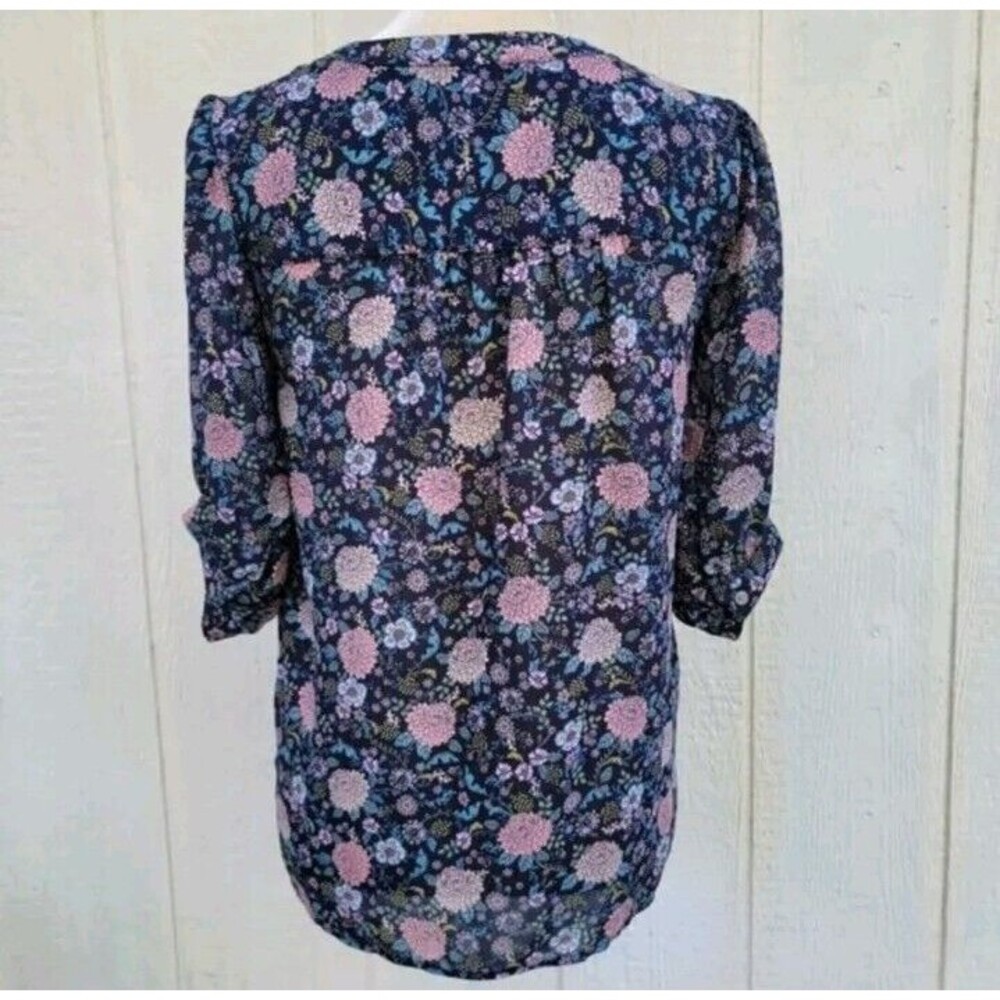 Ann Taylor Loft floral print button down blouse size xs. - Picture 2 of 4